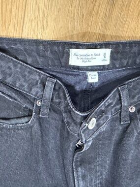 Abercrombie & Fitch Black High-Rise Relaxed Jeans
